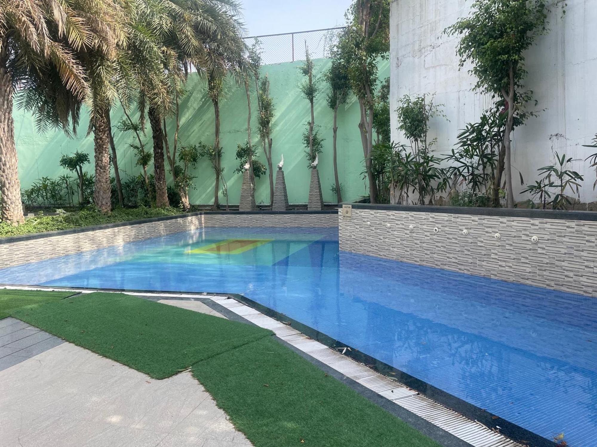 V Retreat Gurgaon Otel Dış mekan fotoğraf